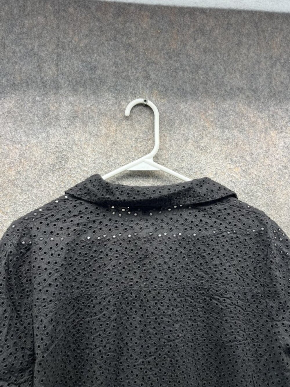 Madewell Blouse Womens XXL Black Eyelet Button Front Flutter Sleeve Cropped - Picture 9 of 10